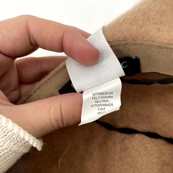 Banana Republic felt Fedora Neutral hat - Picture 6 of 7